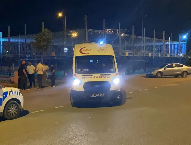Kayseri'de Bıçaklı Kavga: 15 Yaşındaki Çocuk Yaralandı — haber görseli