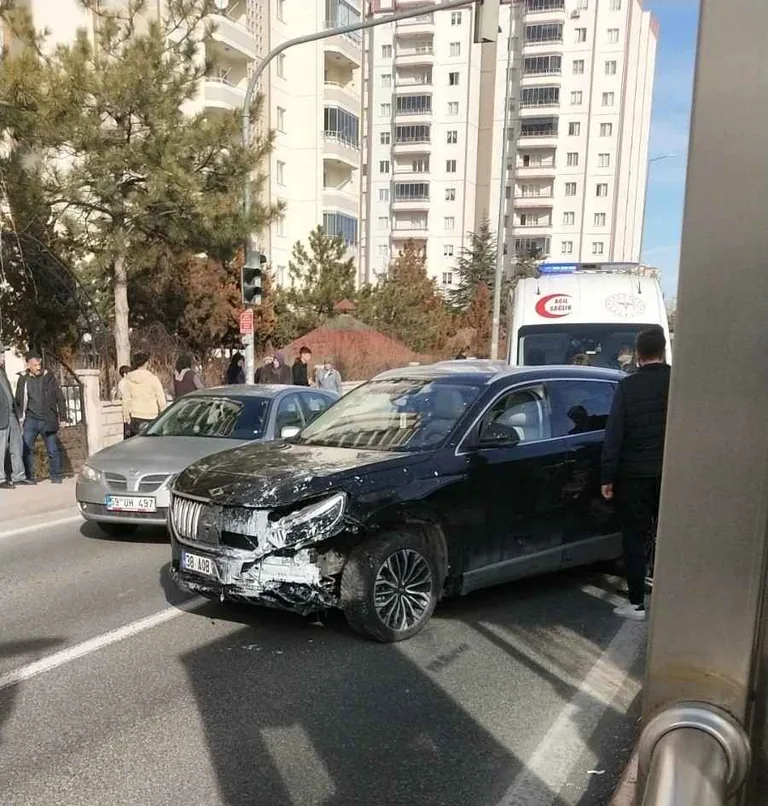 BeyazŞehir Mahallesi'nde Otomobil Yayalara Çarptı: 3 Yaralı — haber görseli
