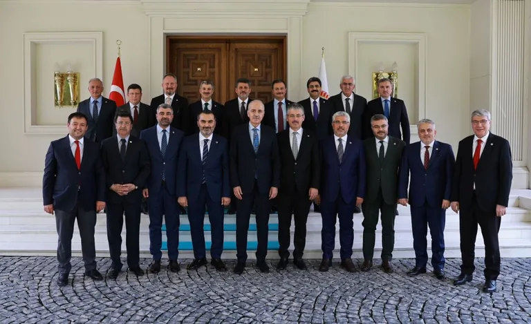 TBMM'de Kritik Görüşme: Kayseri Milletvekili Çopuroğlu, Kurtulmuş ile Meclis Gündemini Değerlendirdi — haber görseli