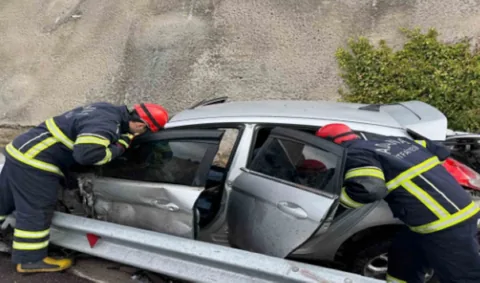 Niğde-Adana Otoyolunda Kontrolden Çıkan Araç Korkuluklara Çarptı: 1 Yaralı — haber görseli