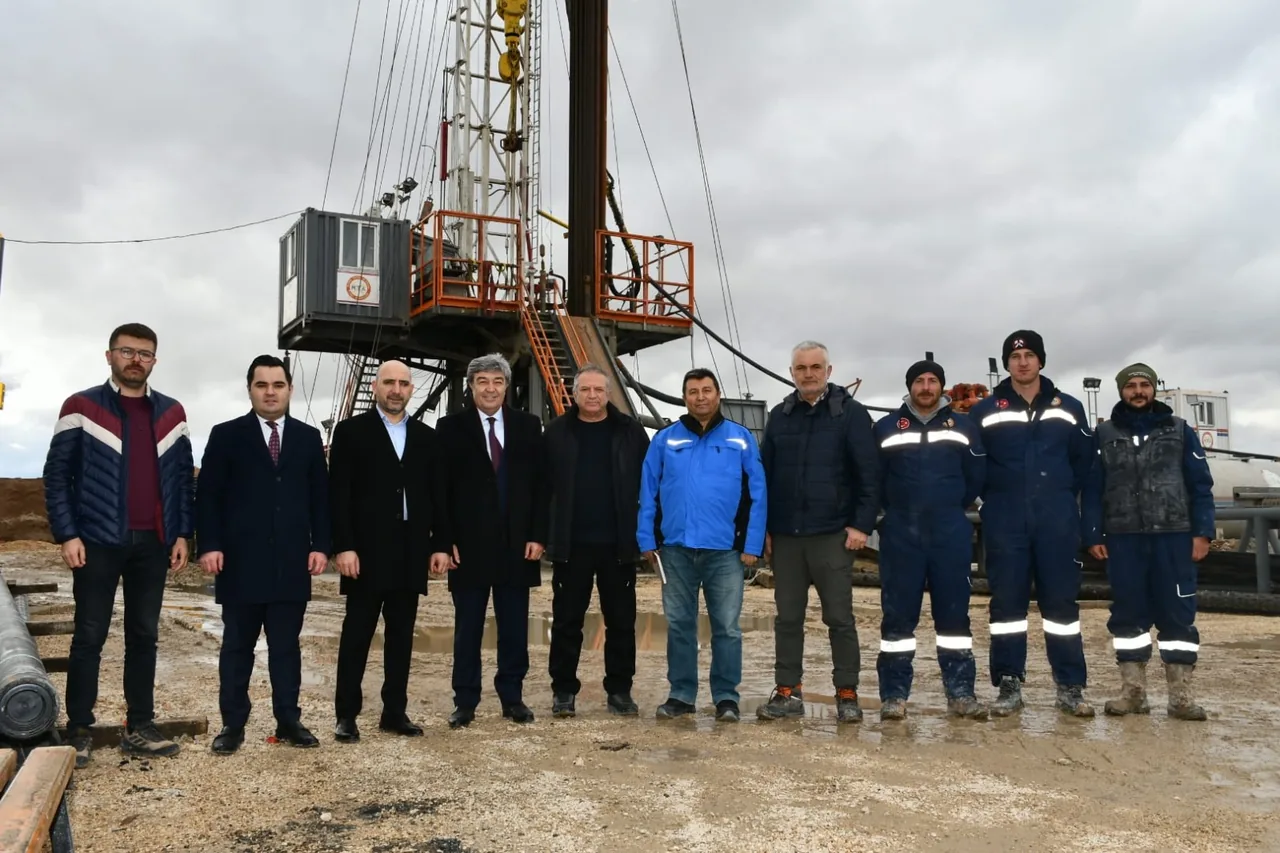 AK Parti’li Ataş ve KTB Başkanı Bağlamış'tan Jeotermal Sera OTB Sahasında İnceleme: 1500 Kişiye İstihdam Sağlanacak — haber görseli