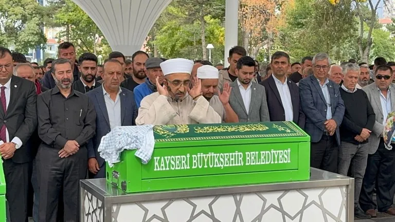 Kayseri’de yürek yakan veda! 3 yaşındaki Kağan Şen toprağa verildi — haber görseli
