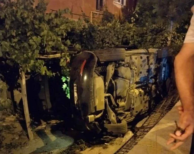 Yenişehir Mahallesinde Trafik Kazası: Direksiyon Hakimiyetini Kaybeden Araç Takla Attı — haber görseli