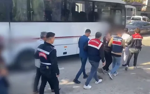 Hediye çeki ve mobilya satışı yalanlarıyla binlerce vatandaşı kandıran şebeke çökertildi — haber görseli