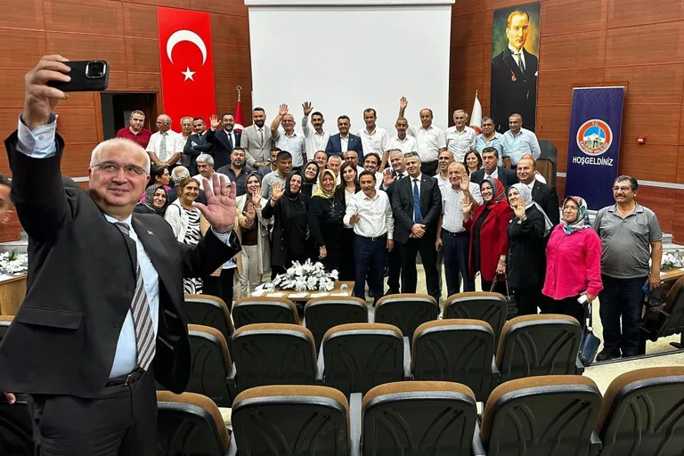 Melikgazi’nin Nabzı Tutuldu: Vali Çiçek, Muhtarlarla Birlikte Çalışmaları Masaya Yatırdı — haber görseli