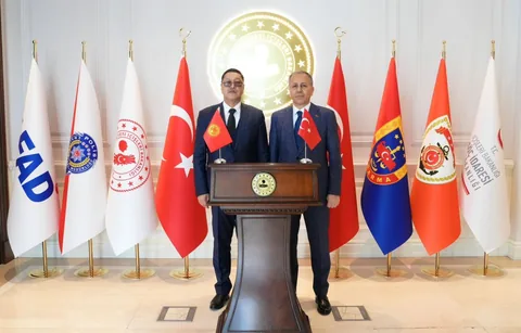 İçişleri Bakanı Ali Yerlikaya, Kırgız Cumhuriyeti Acil Durumlar Bakanı Azhikeev’i Bakanlıkta Ağırladı — haber görseli