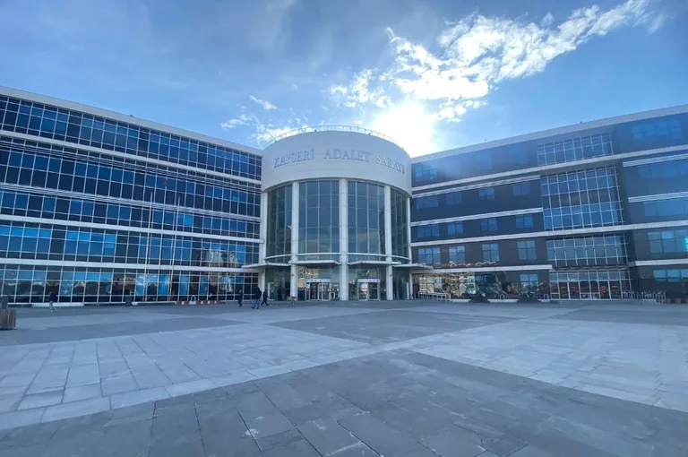 Uyuşturucu Ticaretinden Yargılanan Kardeşler Toplamda 35 Yıl Hapse Mahkum Edildi — haber görseli