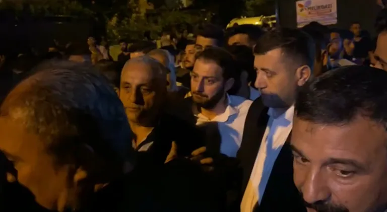 Kayseri'de MHP Milletvekili ve İl Başkanına Vatandaşlardan Tepki!  — haber görseli
