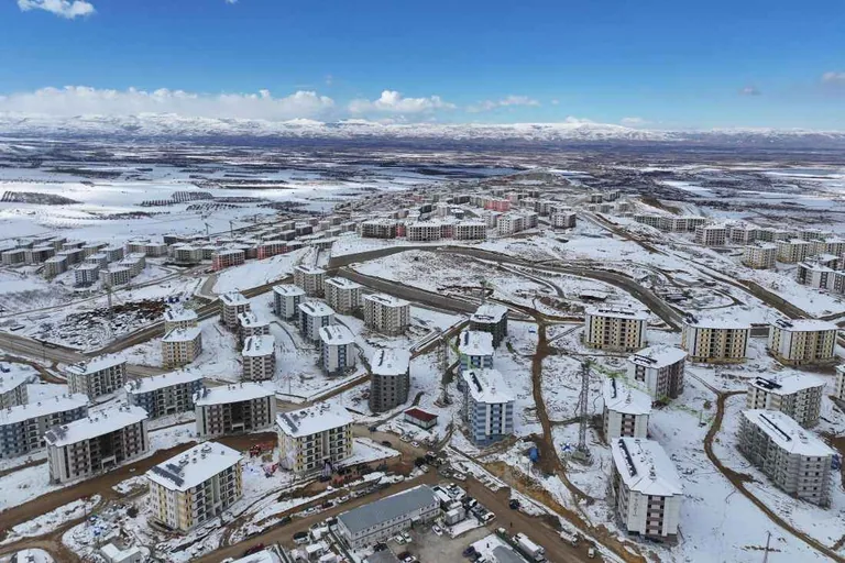 Malatya'da Deprem Konut Çalışmaları Devam Ediyor: AFAD Başkanı ve Vali İnceleme Yaptı — haber görseli