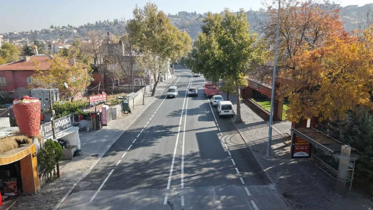 Kayseri Büyükşehir, Talas Atatürk Bulvarı’nı Yenileyip Trafiğe Açtı — haber görseli