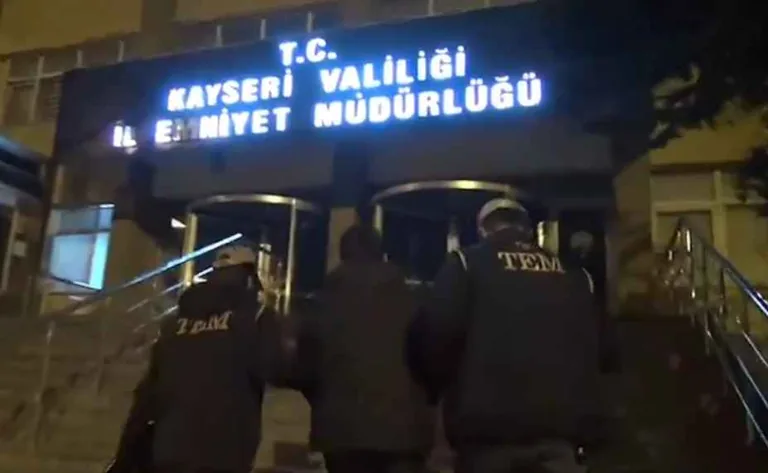 Kayseri'de KISKAÇ-11 Operasyonu! Gaybubet evlerinde saklanan 4 FETÖ üyesi yakalandı — haber görseli