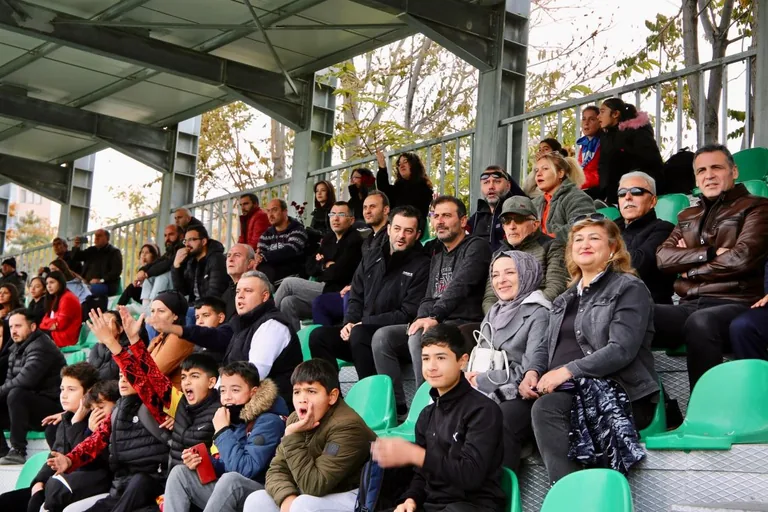 Emniyet Müdürü ve Eski Vali,  Futbol Maçında Buluştu! — haber görseli