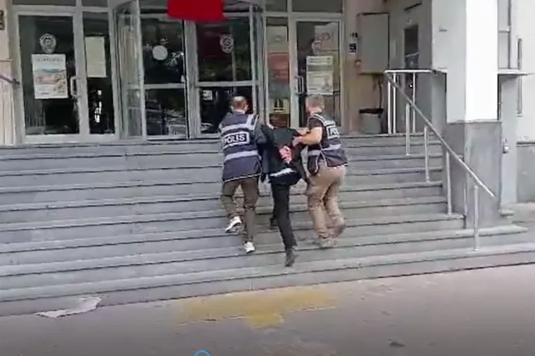 Göçmen Kaçakçılığı, Müstehcenlik ve Tehdit... 10 Yıl Hükümlü Firari Yakalandı — haber görseli