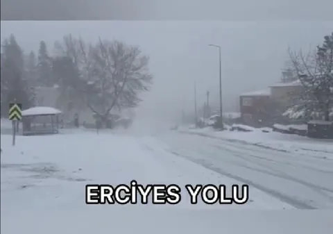 Kayseri’de Kar Alarmı: Erciyes Yolu Ulaşıma Kapatıldı — haber görseli