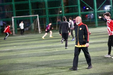 Başkan Çolakbayrakdar, Halı Sahada Gençlerle Ter Döktü — haber görseli