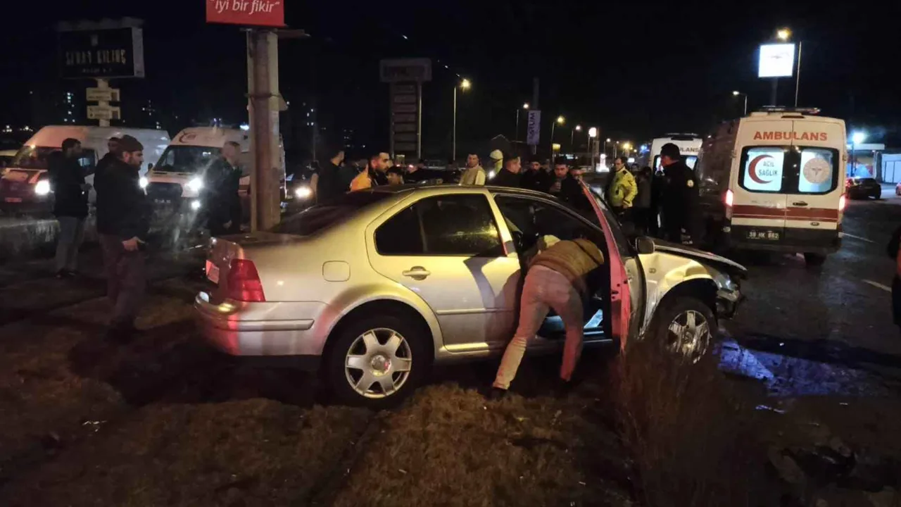 Son Dakika! Kayseri'de Düğün Konvoyunda Kaza: Tramvay Seferleri Durduruldu — haber görseli