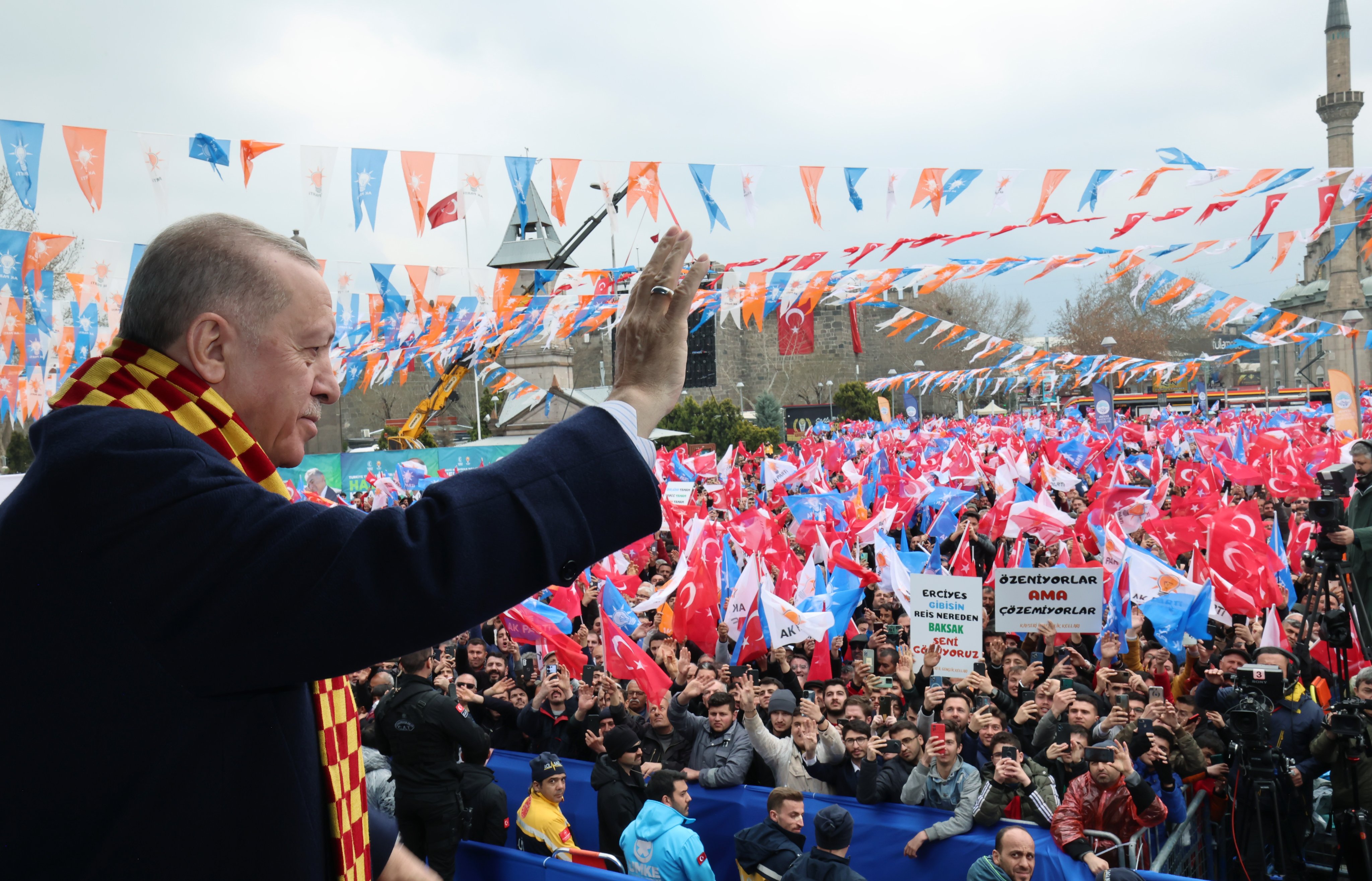 31 Mart Yerel Seçimleri kapsamında Kayseri’yi ziyaret eden Cumhurbaşkanı Recep Tayyip Erdoğan Kayseri’de düzenlenen mitingde vatandaşlara hitap etti.