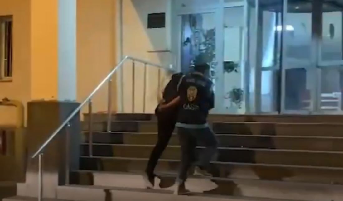  Maskeli Gaspçılar Kıskıvrak Yakalandı! Silahlı Gasp Yapan 2 Şüpheli Eş Zamanlı Operasyonla Yakalandı!