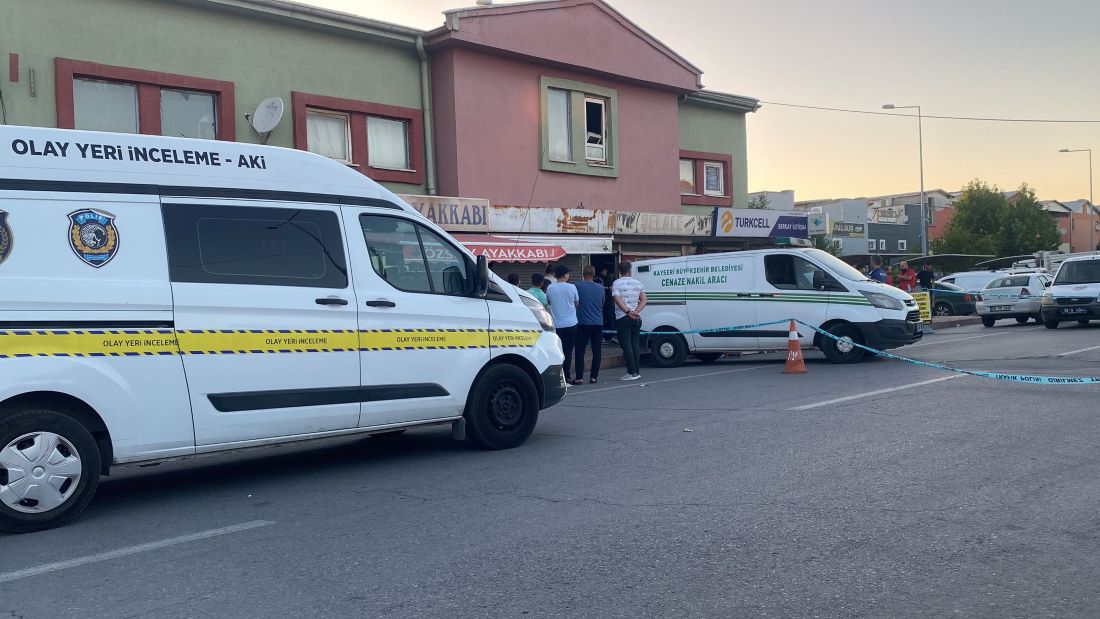 Kayseri'nin Kocasinan ilçesi Uğurevler Mahallesi'nde bulunan Doğu Garajı'nda esnaflık yapan A.K., iş yerinde ölü olarak bulundu.