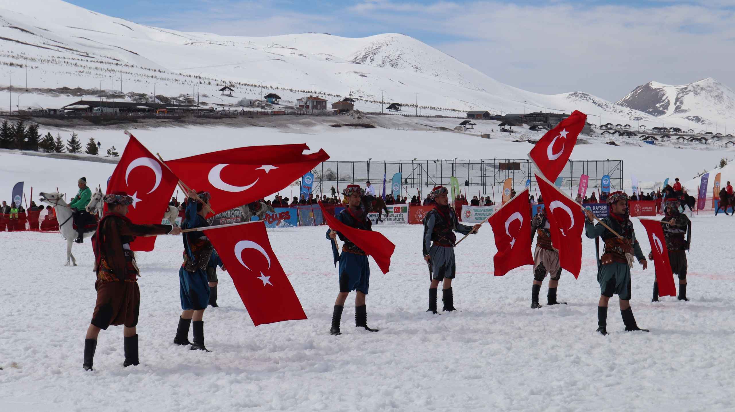 erciyes-kayak-merkezinde-turkiyede-ilk-kez-duzenlenen-kokboru-oyunlari-ata-sporunu-zirveyle-bulustururken-nefes-kesen-mucadeleler-ve-yogun-katilimla-buyuk-coskuya-sahne-oldu