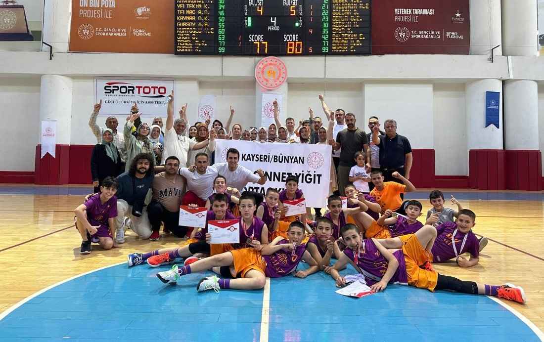 bunyan-sehit-cennet-yigit-ortaokulu-turkiyede-son-8-takim-arasina-kalarak-kayseri-ilini-temsilen-sinopa-turkiye-sampiyonasina-gitmeye-hak-kazandi