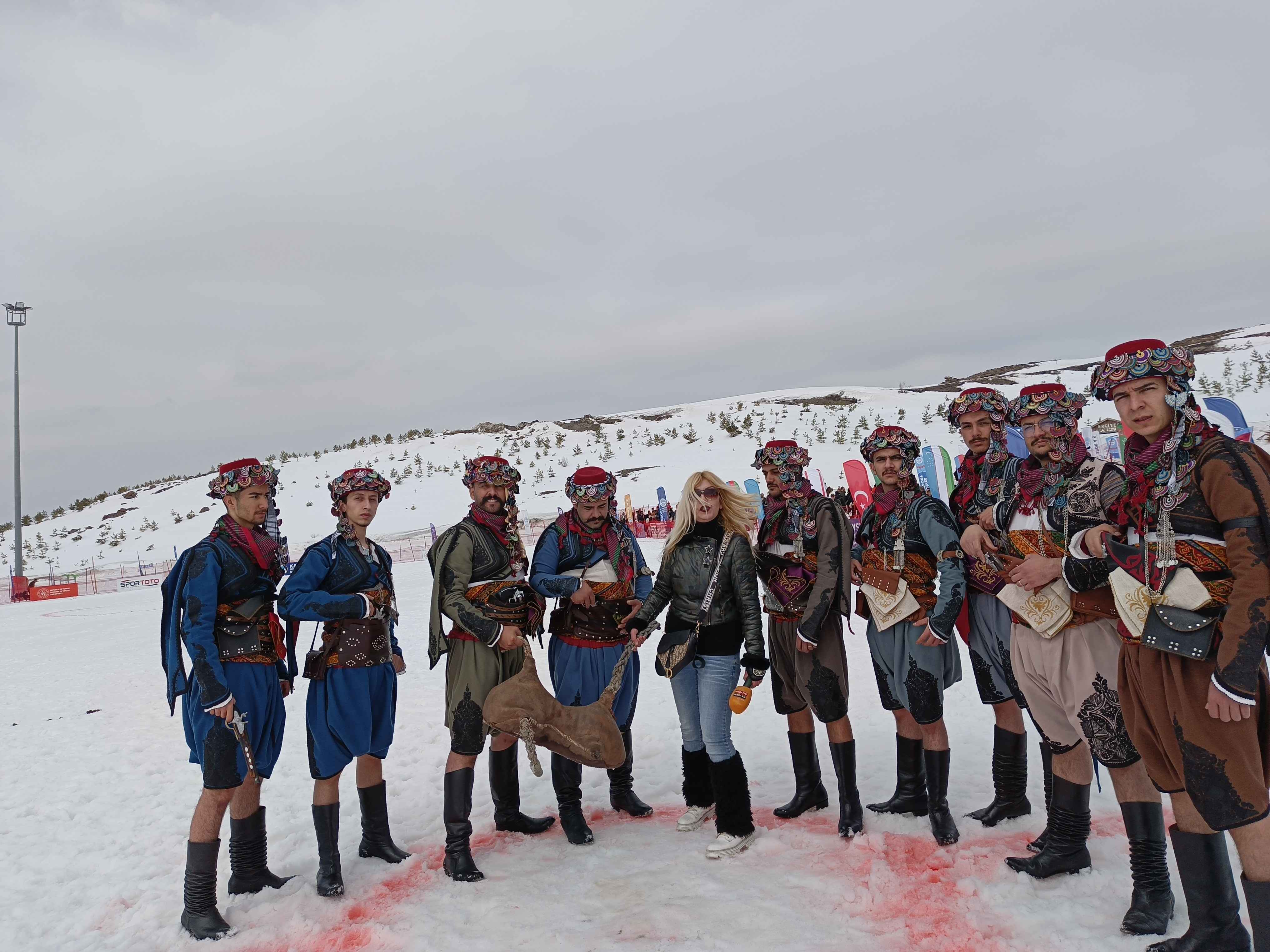 erciyes-kayak-merkezinde-turkiyede-ilk-kez-duzenlenen-kokboru-oyunlari-ata-sporunu-zirveyle-bulustururken-nefes-kesen-mucadeleler-ve-yogun-katilimla-buyuk-coskuya-sahne-oldu