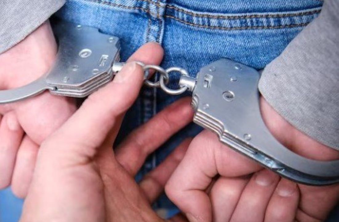 Kayseri’de hakkında “Uyuşturucu veya uyarıcı madde ticareti yapma veya sağlama” suçundan 10 yıl 5 ay kesinleşmiş hapis cezası bulunan cezaevi firarisi M.G yakalanarak cezaevine gönderildi. 