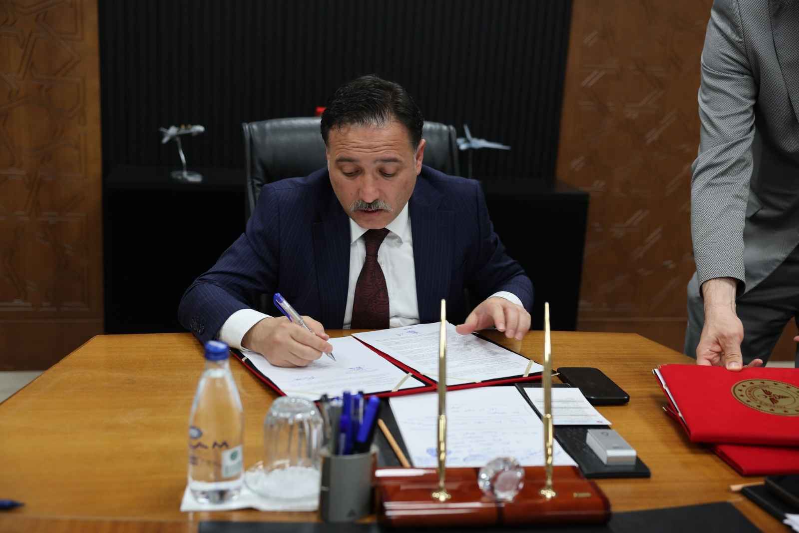 kayserinin-kocasinan-ilcesine-bagli-pervane-mahallesinde-yapimina-baslanacak-acil-saglik-hizmetleri-istasyonu-hizmet-binasi-icin-is-birligi-protokolu-imzalandi
