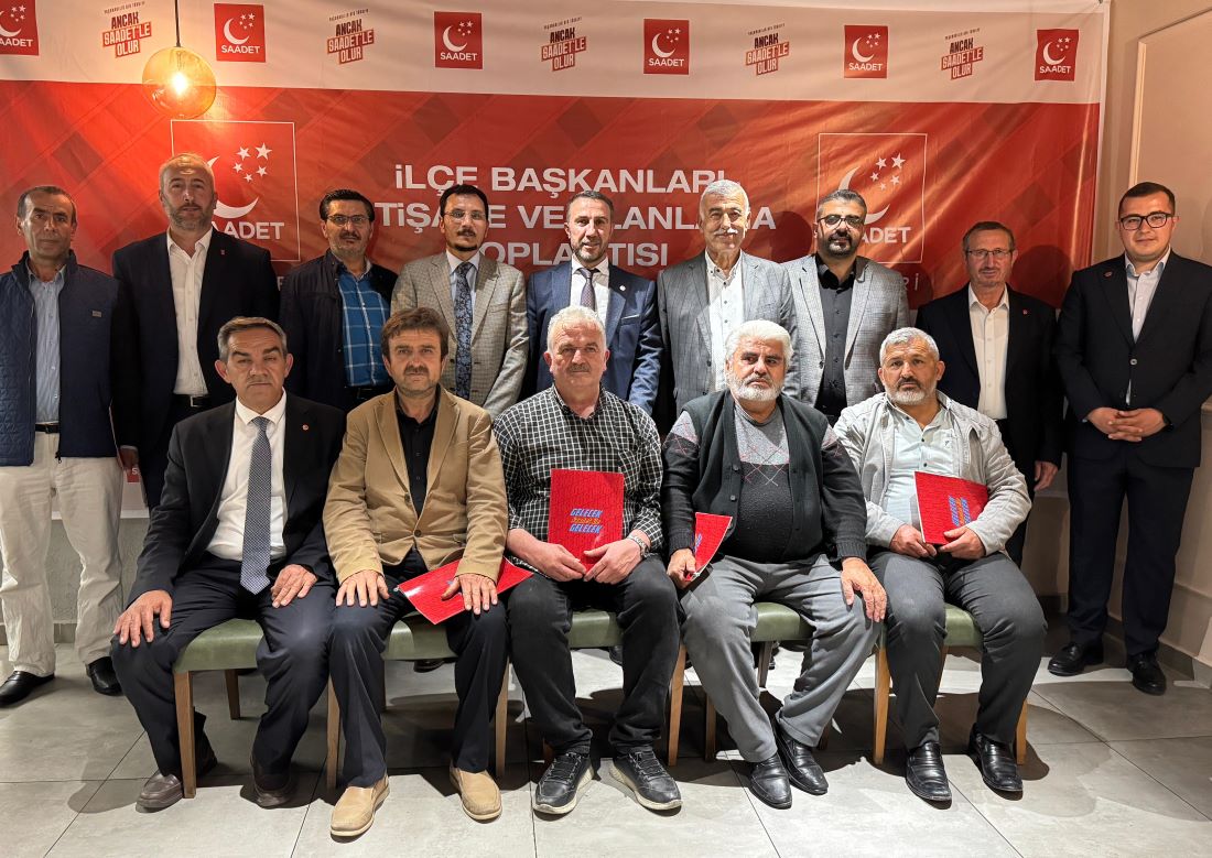Saadet Partisi Kayseri İl Başkanlığı, ilçe teşkilatlarıyla yaptığı toplantıda yerel sorunları masaya yatırdı. İl Başkanı Erdal Altun, halkın sesi olacaklarını ve çözüm odaklı siyaseti sahaya yansıtacaklarını söyledi.