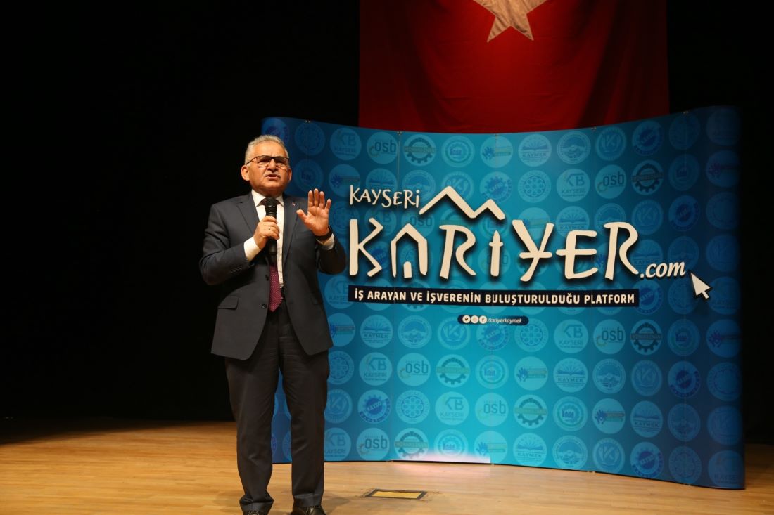 Kayseri Büyükşehir Belediyesi bünyesindeki Kayseri Kariyer Merkezi, faaliyete geçtiği 2021 yılından bu zamana kadar 12 bin 884 iş başvurusu alırken, 5 bin 757 kişinin istihdam edilmesini sağladı.