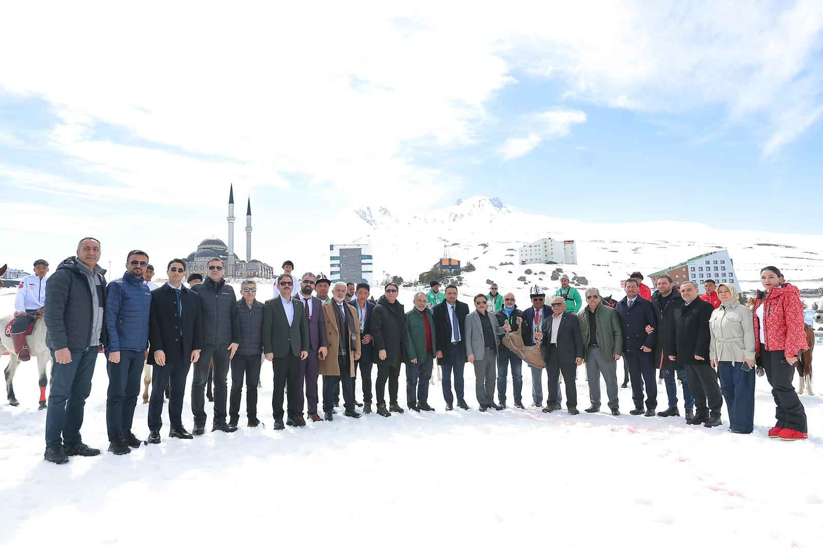 erciyes-kayak-merkezinde-turkiyede-ilk-kez-duzenlenen-kokboru-oyunlari-ata-sporunu-zirveyle-bulustururken-nefes-kesen-mucadeleler-ve-yogun-katilimla-buyuk-coskuya-sahne-oldu