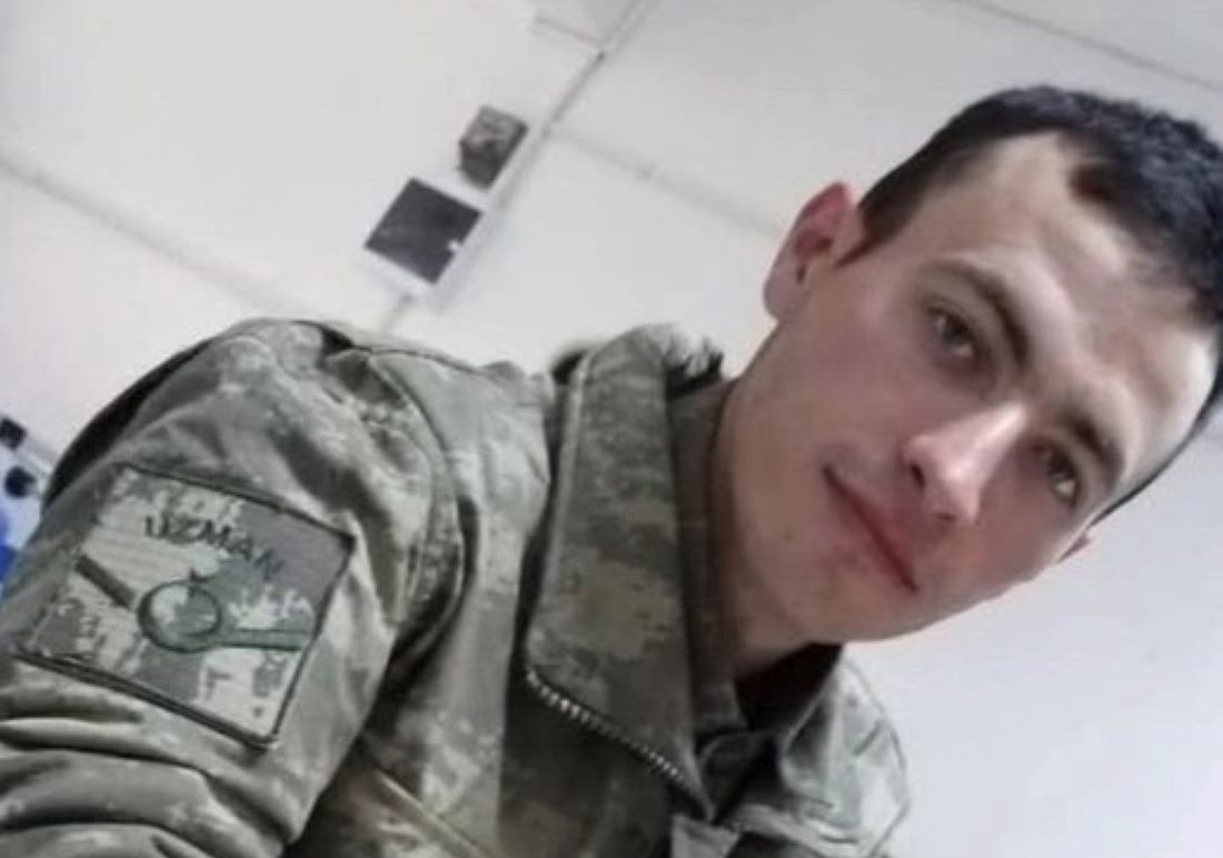 Irak’ın kuzeyinde yürütülen Pençe Operasyonu kapsamında arama faaliyeti sırasında mayına basarak ağır yaralanan İstihkam Uzman Çavuş Önder Özen, kaldırıldığı hastanede şehit düştü
