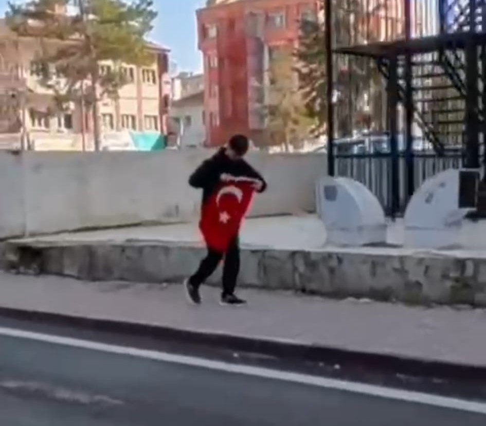 Kayseri’de 14 Yaşındaki Dursun Berk'ten Duygulandıran Hareket! 