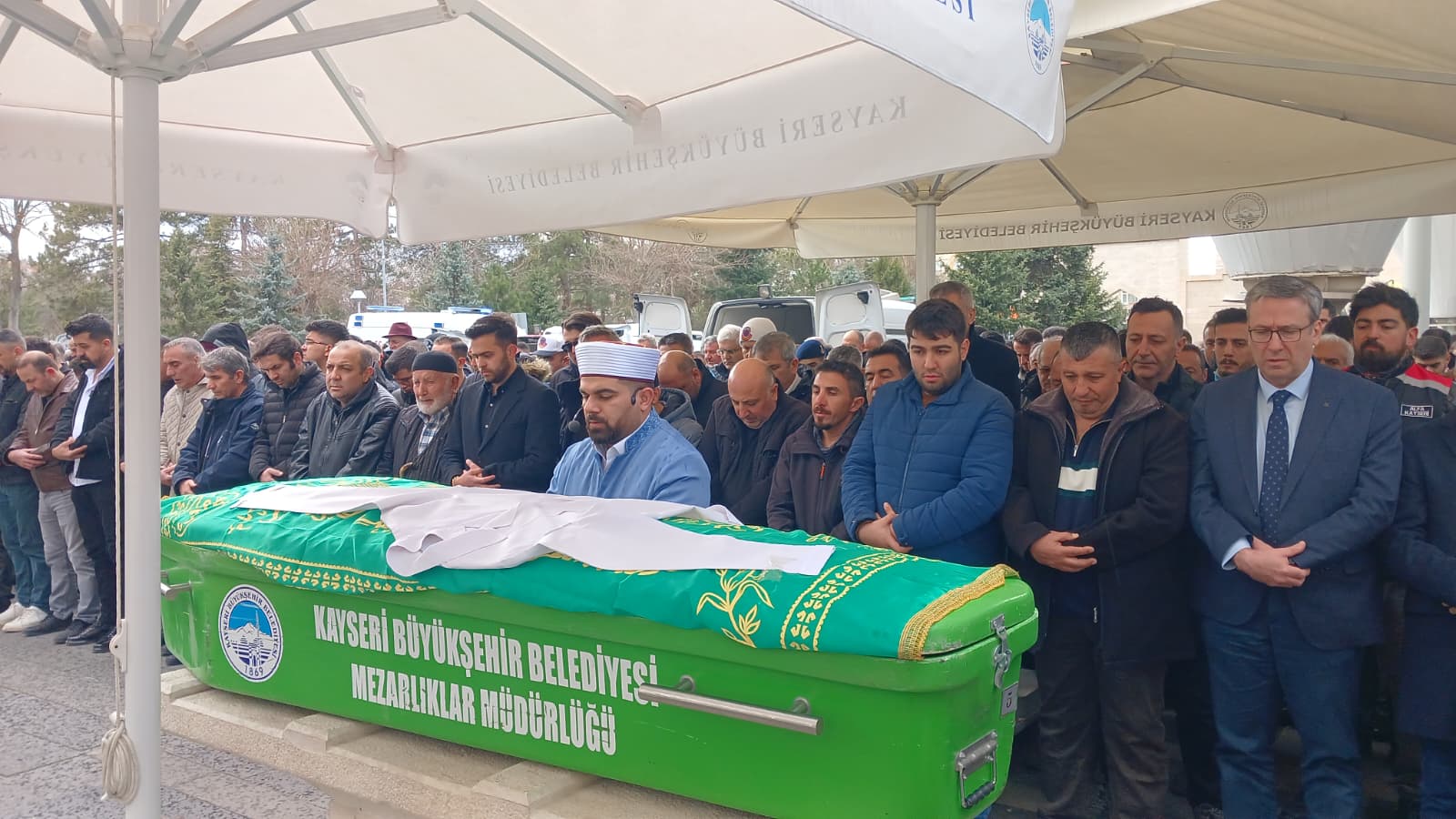 Feci Kazada Ölen ERÜ Tıp Öğrencisi Yaren Mercan, doktor önlüğü ile son yolculuğuna uğurlandı