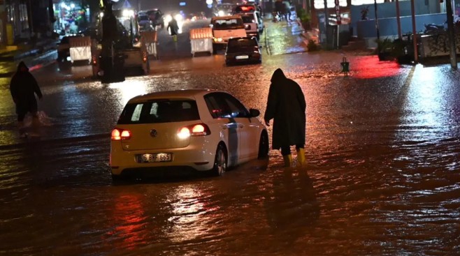 Son Dakika... Osmaniye’de Sel Felaketi: Kadirli’de Araçta mahsur kalan 2 kişi hayatını kaybetti