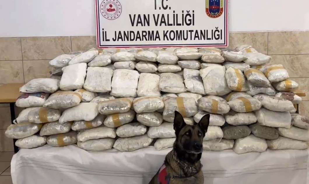 Van ve Hakkari’de Narko-Pençe: 446 Kilogram Uyuşturucu Ele Geçirildi!