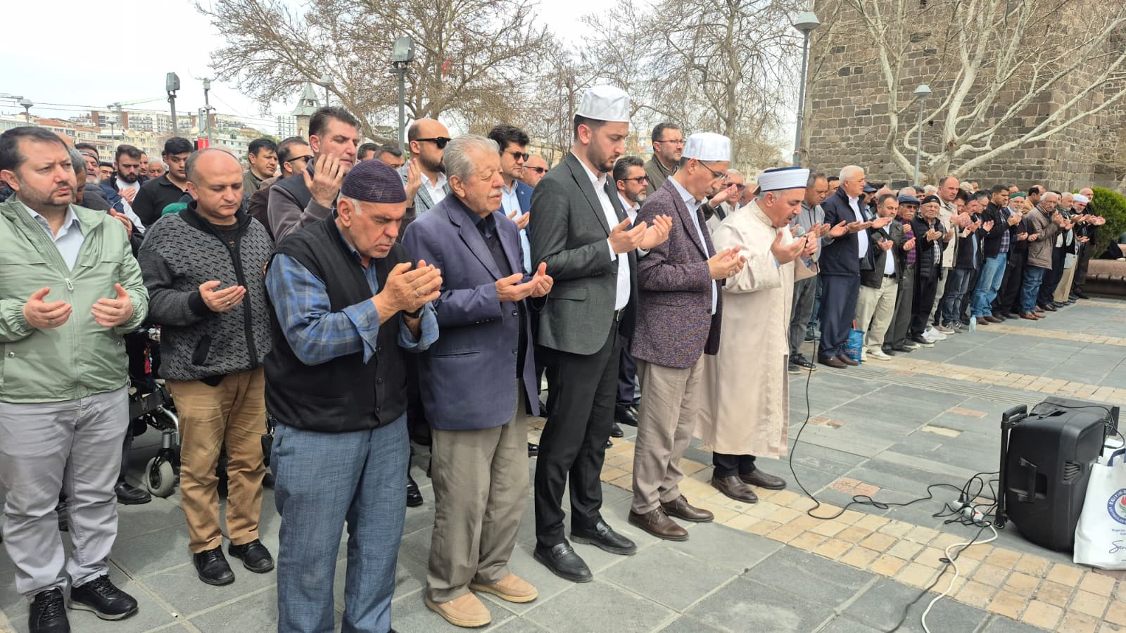 Eğitim Bir-Sen Kayseri Şubesi’nden Kahramanmaraş’ta hayatını kaybedenler için gıyabi cenaze namazı