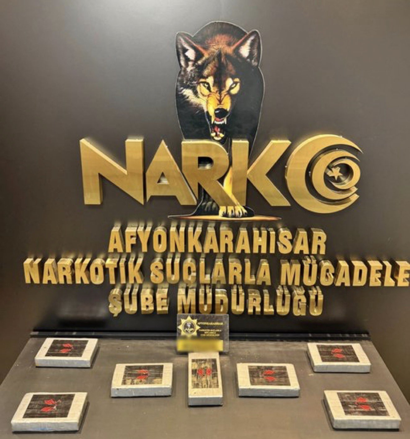 Afyonkarahisar’da Araca Zulalanmış 7,5 Kilo Uyuşturucu Ele Geçirildi! 3 Kişi Tutuklandı