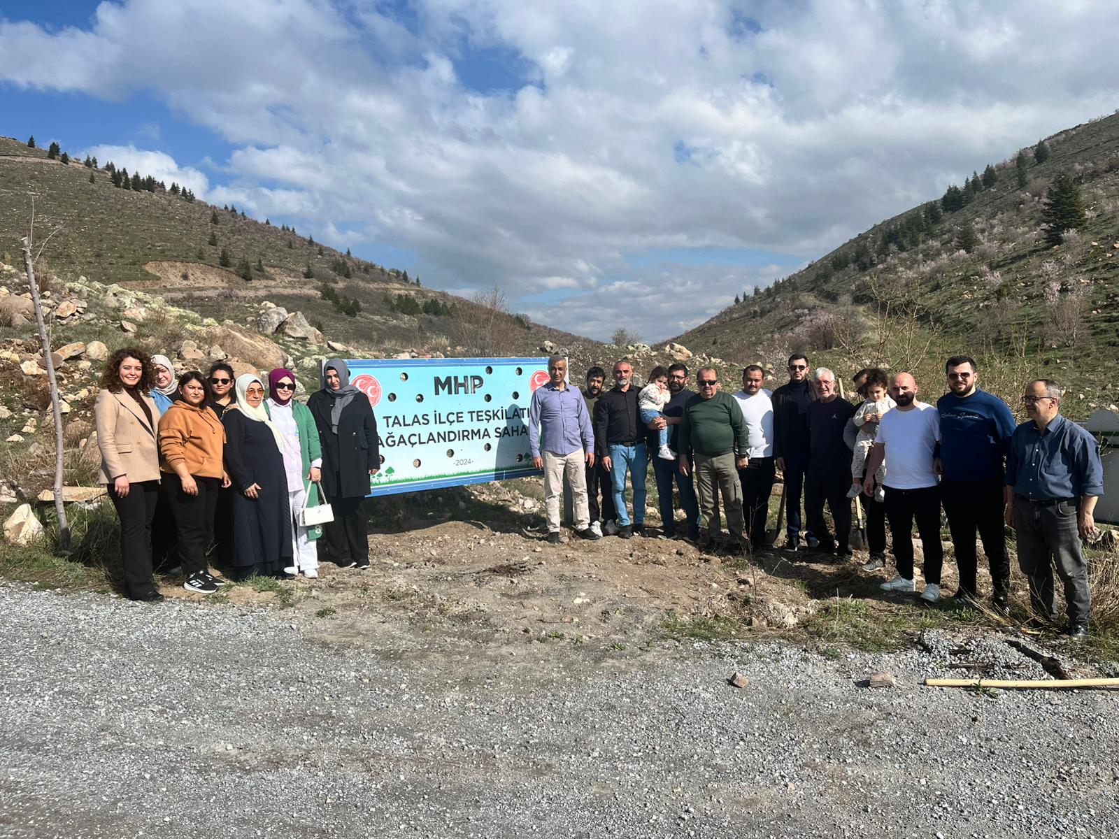 Talas MHP’den Duygulandıran Etkinlik: 9 Canın Adı Fidanlarda Yaşayacak
