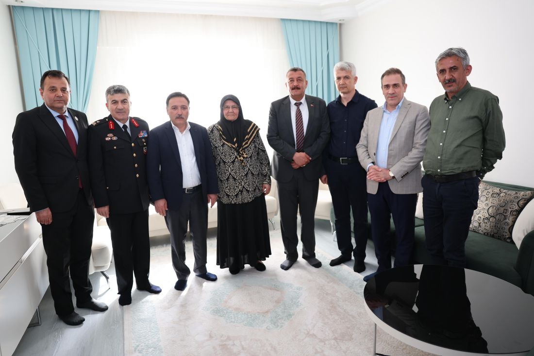 Vali Çiçek’ten Anneler Günü’nde Şehit Annelerine Ziyaret