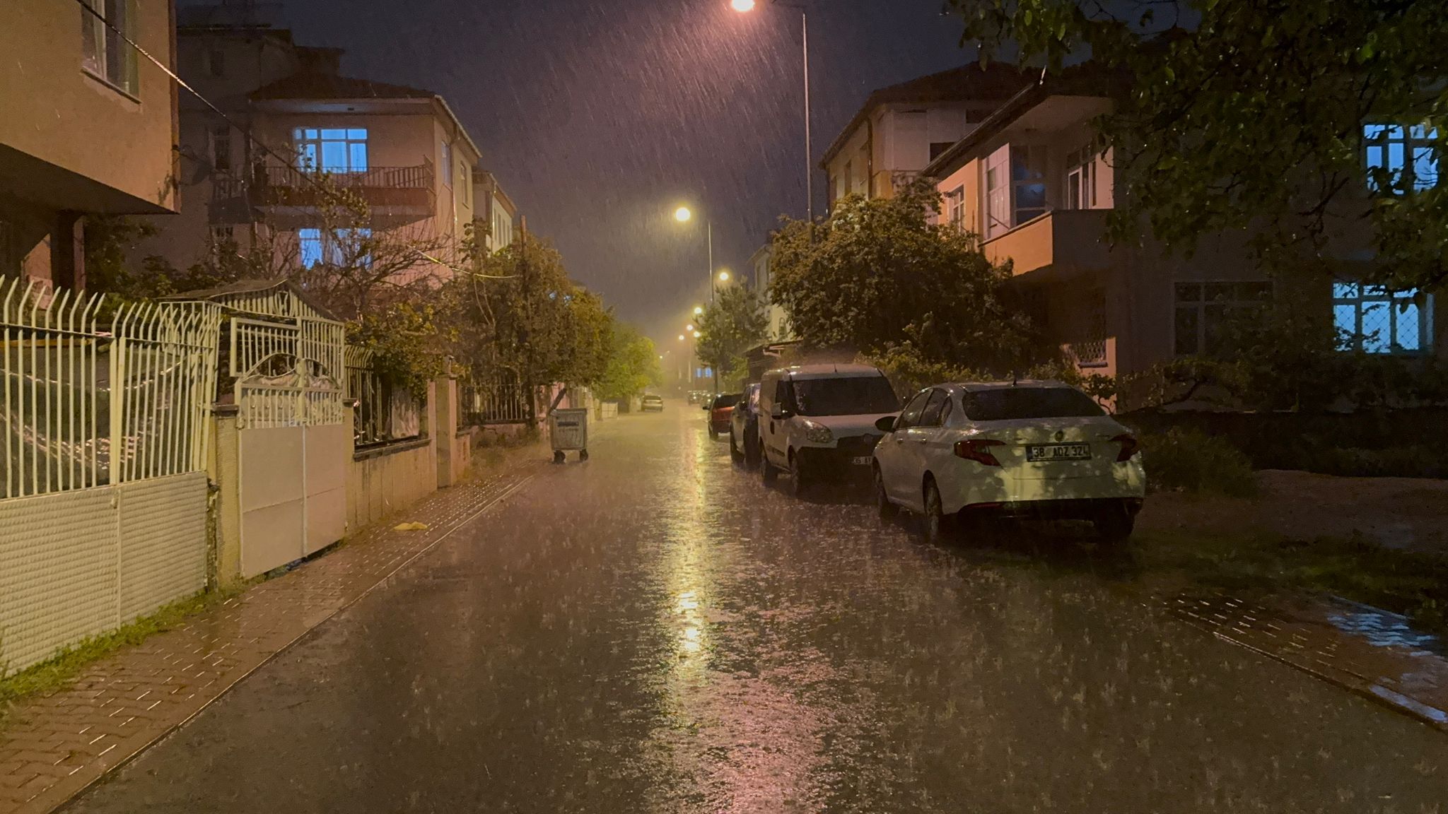 Kayseri'de Gök Gürültülü Sağanak Yağış Etkili Oldu