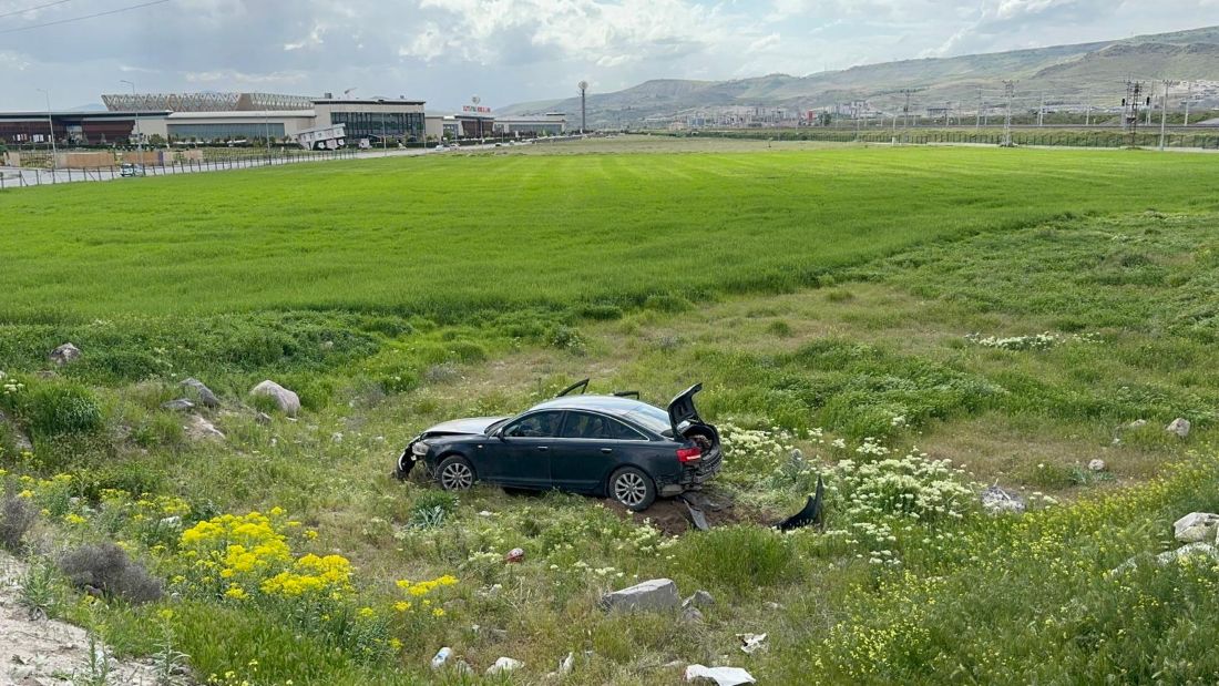Kayseri'de Polisten Kaçan Ehliyetsiz Sürücünün Macerası Şarampolde Bitti