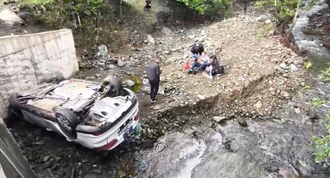 Yahyalı'da Otomobil Köprüden Uçtu! 2 Kardeş Yaralandı