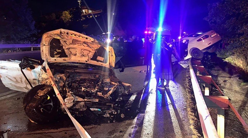 Sondakika... Burdur Bucak'ta 4 Aracın Karıştığı Zincirleme Trafik Kazasında 4 Ölü, 11 Yaralı