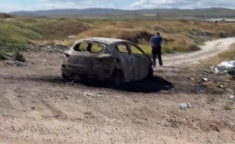 Bir Anlık Öfke, Bir Otomobili Kül Etti: Hamile eşinin aracını gözünü kırpmadan yaktı!
