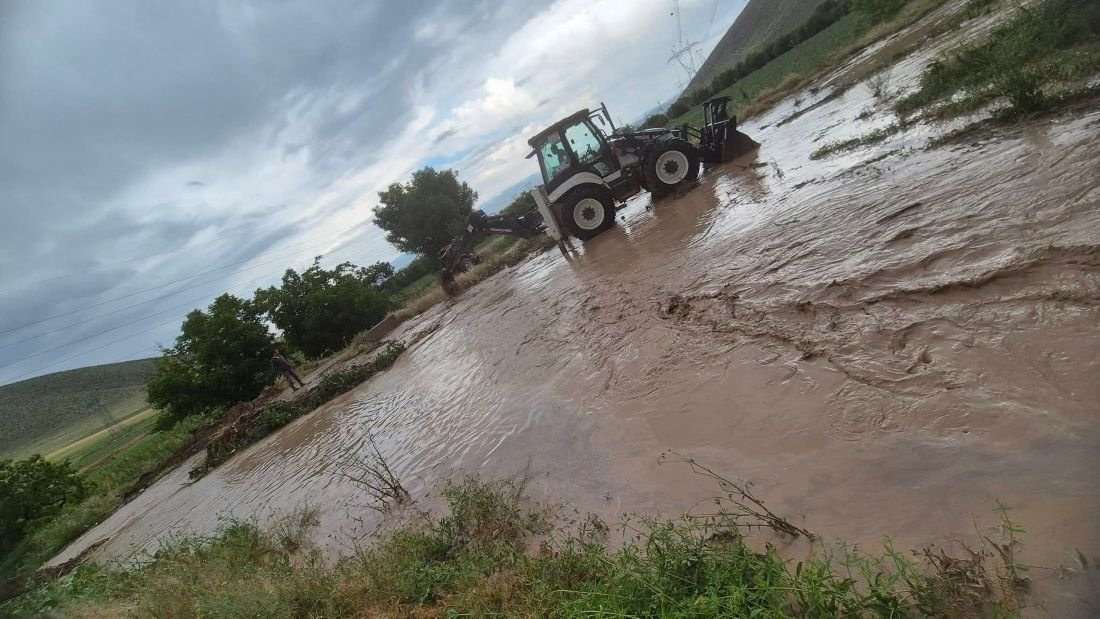 Yeşilhisar’da Sel Felaketi: Tarım Arazileri Sular Altında Kaldı