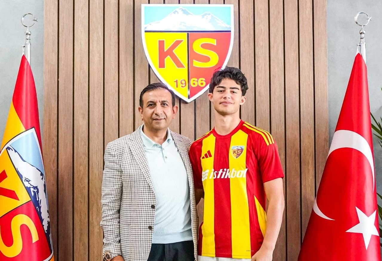 Kayserispor, genç yeteneği Kayra Cihan ile 3 yıllık sözleşme imzaladı
