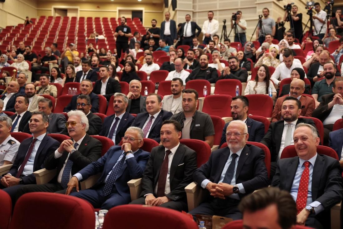 Tamer Karadağlı'ya Kayseri'de 'Yılın Ulusal Turizm Elçisi' Ödülü