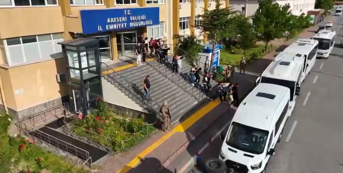 Kayseri Polisi 6 İlde Düğmeye Bastı! 757 Milyon Liralık Vurgun.. 17 Bin Kişiyi Dolandıran Şebeke Çökertildi
