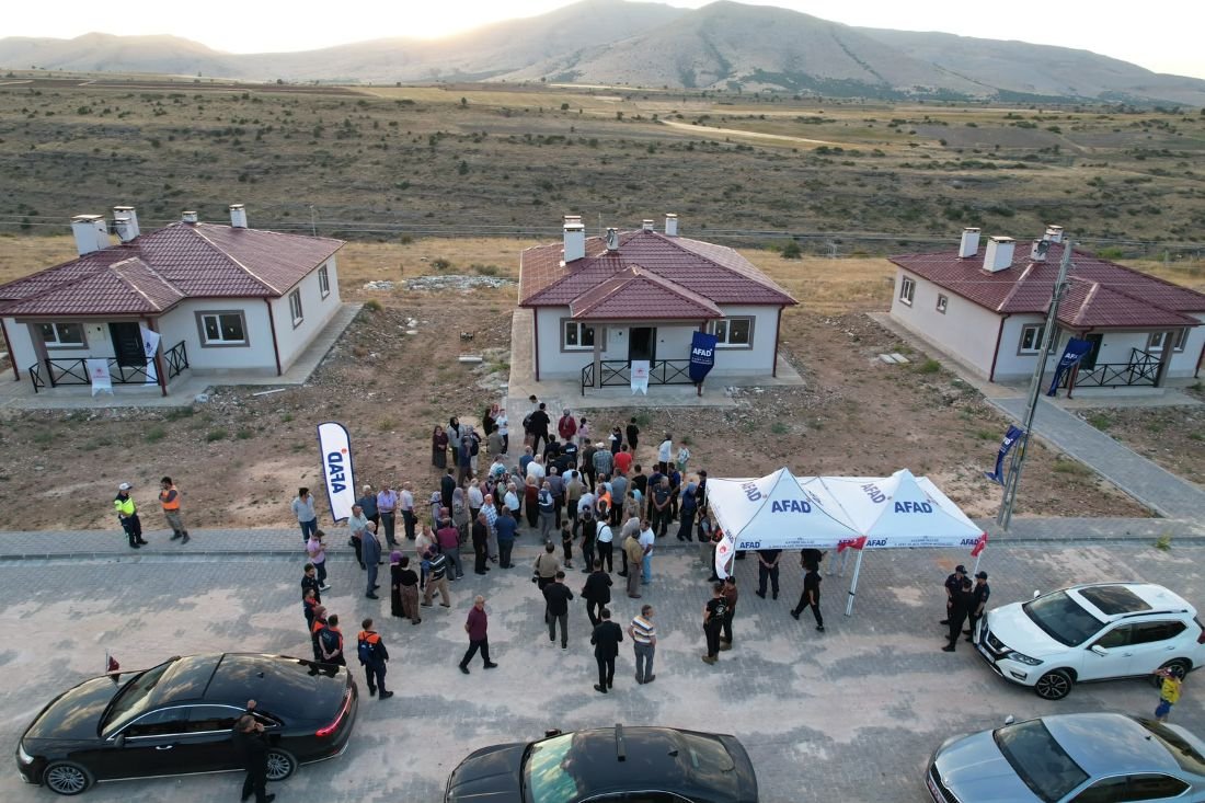 Depremzedeler Yeni Yuvalarına Kavuştu! Develi'de 15 Afet Konutunun Anahtarları Teslim Edildi